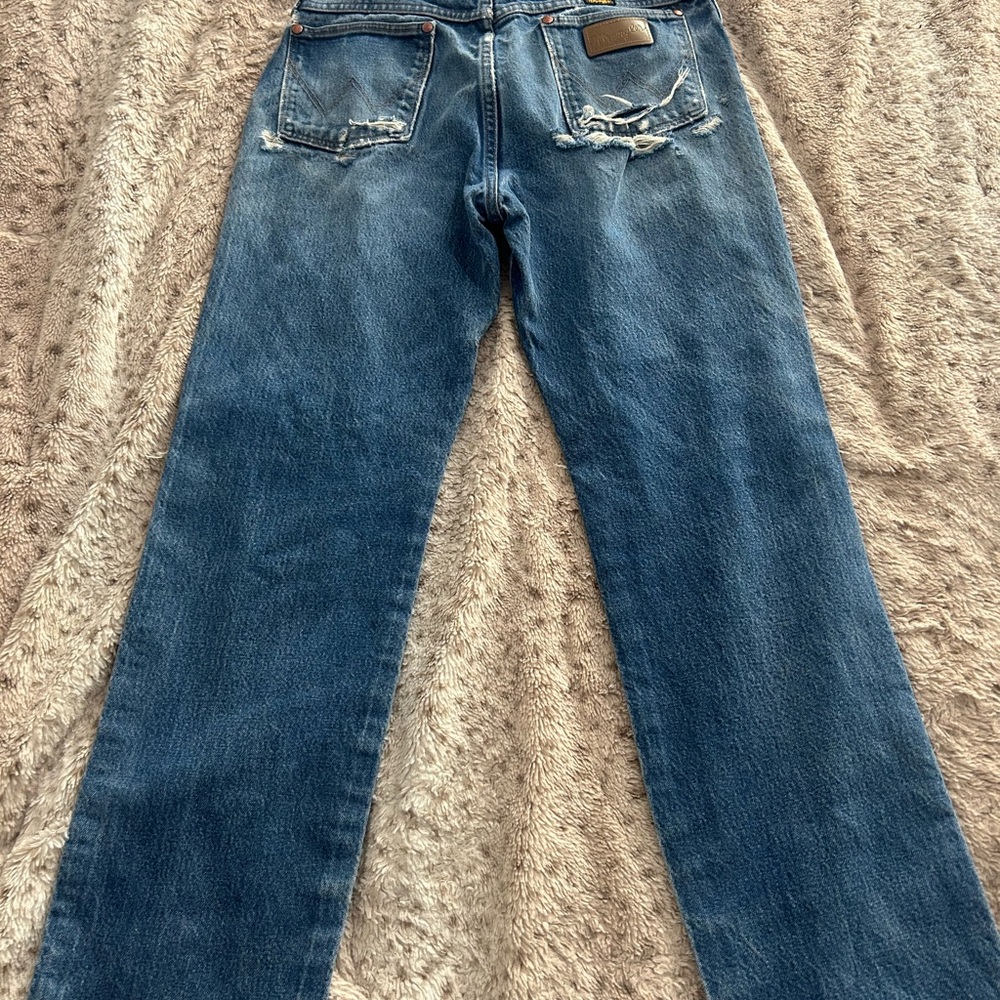 Damaged see pictures Wrangler Women's Distressed Straight Leg Blue Jeans - Picture 4 of 9